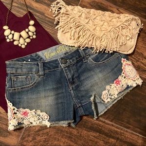 🌸3/$20 Vanilla Star Embellished Jean Shorts